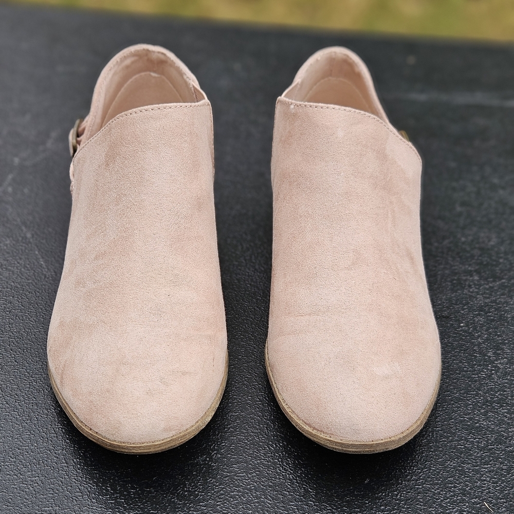 Blush V-Ankle Boot Size 8